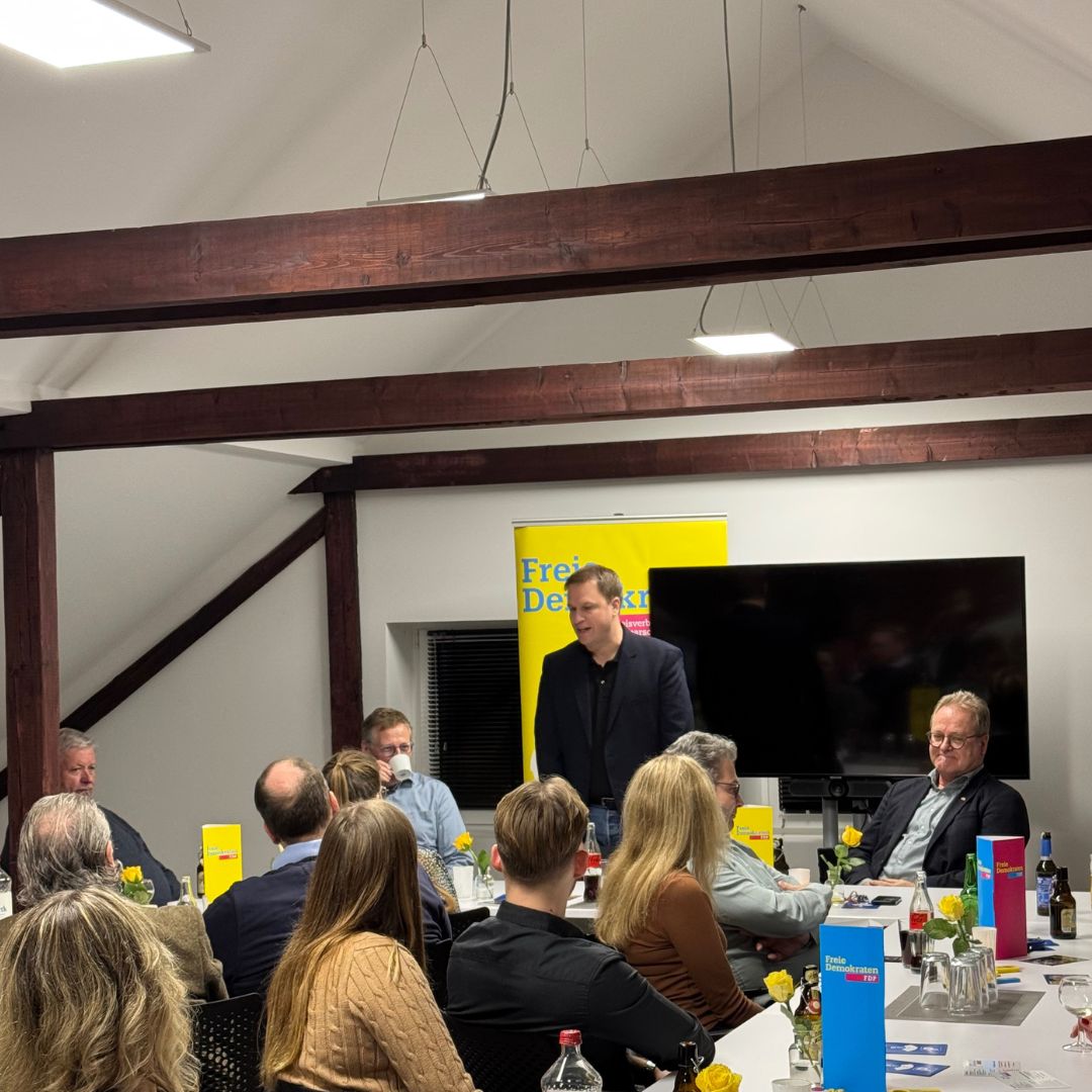 Christopher Vogt redet bei Neujahrsempfang
